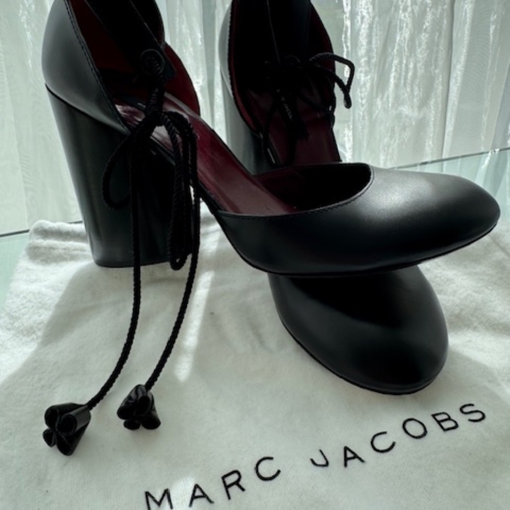 MARC JACOBS Pumps 'NEW' - Black with ankle tassle bow -  EU 37 (US 7)